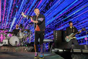 La “kiss cam” de Coldplay revela una infidelidad