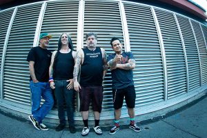 NOFX inician su aventura alfabética con “Barcelona”