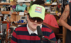 Rusowsky does not need effects on his master tiny desk