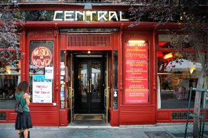 Cierra el mítico Café Central, templo del jazz en Madrid