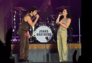 Charli XCX and Demi Lovato have fun with the mashup of '360' and 'This is me'