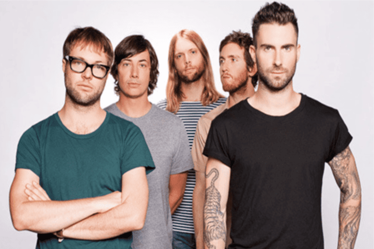 Exbajista de Maroon 5 acusado de agresión a su esposa
