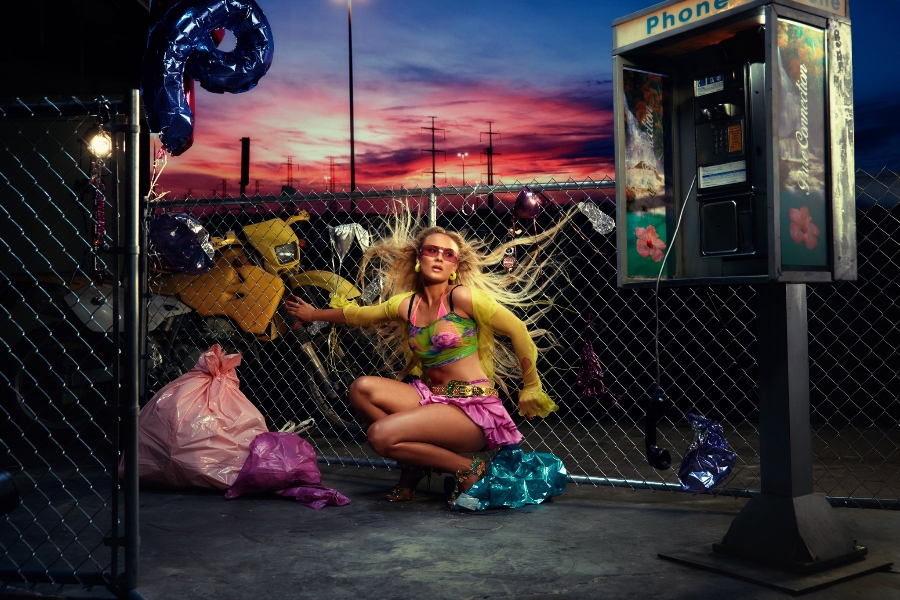 Temptation calls Zara Larsson, but she is stronger