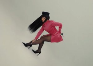 Doja Cat surrenders to the best Black Pop of the 80s in 'Vie'