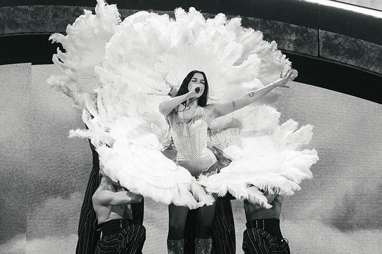 Dua Lipa despide a su manager por boicotear a Kneecap