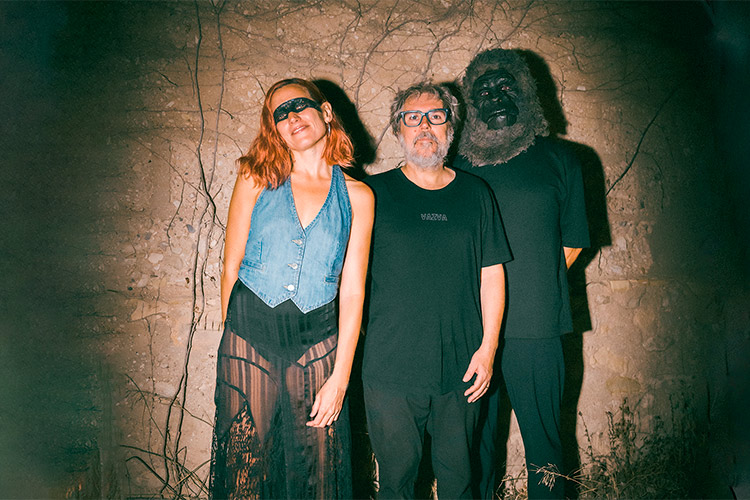 ELYELLA colaboran con Iván Ferreiro en “Cuando cerrar”