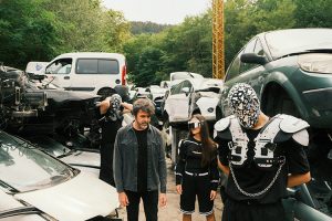 Merina Gris invitan a Gorka Urbizu a su “Tesla Bat Sutan”