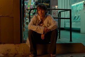 Joe Keery (Stranger Things) protagoniza el nuevo clip de Tame Impala
