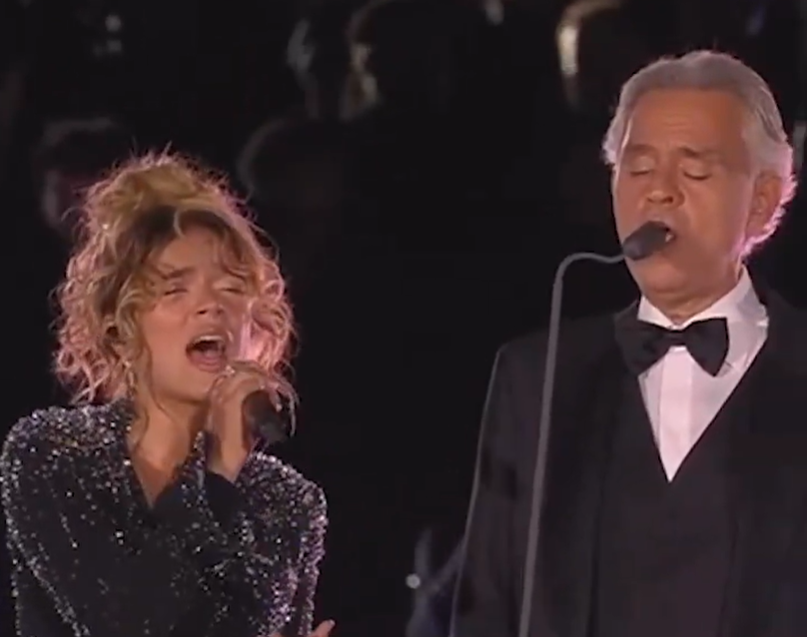 Karol G and Bokelli, a duo before 100,000 people in the Vatican