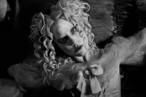 Lady Gaga presenta videoclip dirigido por Tim Burton