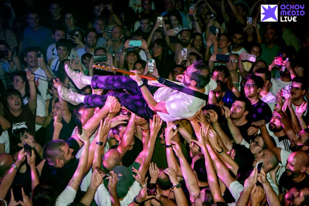 Women in eight andmed: so they should be punk concerts