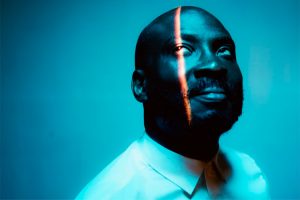 Joshua Idehen acercará su poesía musical a Barcelona y Madrid