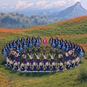 Amaia releases 'Aralar' and sings for Manuel Alejandro