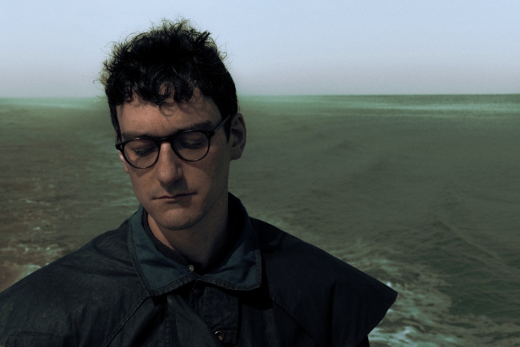 Danny L Harle colabora con Oklou y MNEK en “Crystallise My Tears”