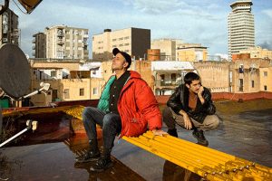 Estreno: “Luciérnagas”, colaboración de Las Bajas Pasiones con Clara Peya