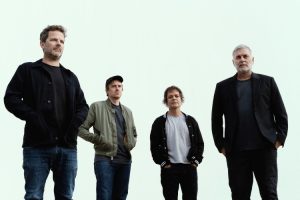 La Habitación Roja lanzan nueva versión de "Los mejores años de nuestra vida"