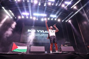 Bob Vylan evitan la demanda por su actuación en el Glastonbury