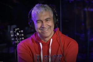 Pat Smear se perderá algunos shows de Foo Fighters por un accidente