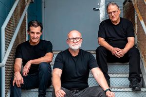 Sugar, nuevo single y anuncio de gira mundial