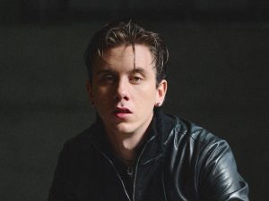 Walls establishes itself and achieves its first top 1 album in Spain