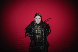 Arca remezcla “Sexistential”, tema principal del retorno de Robyn