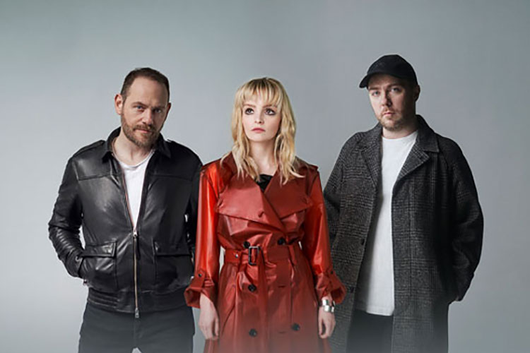 Chvrches versionan a The Postal Service y Robert Palmer