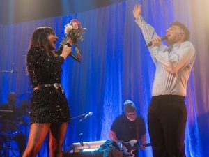 Juanjo Bona closes tour in Zaragoza, with Eva Amaral as a guest