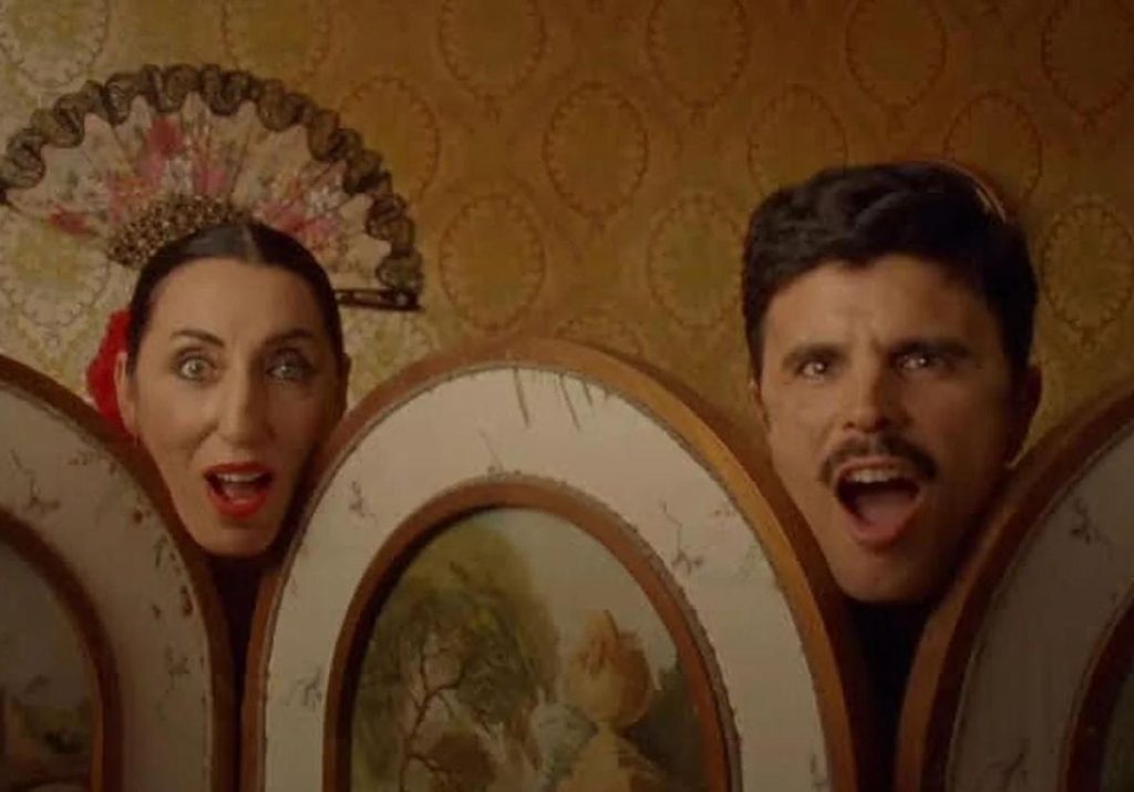 Rodrigo Cuevas entertains, even talking about death, in 'Llagares'