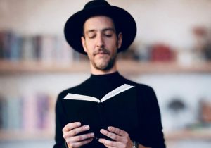 "Autorreferencia" es el primer capítulo de El Caminante