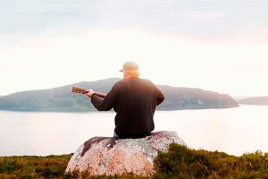 Stu Larsen traerá su “The Solitude Tour” a Barcelona