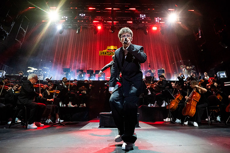 Trueno y una gran orquesta, protagonistas de “De la boca al mundo”