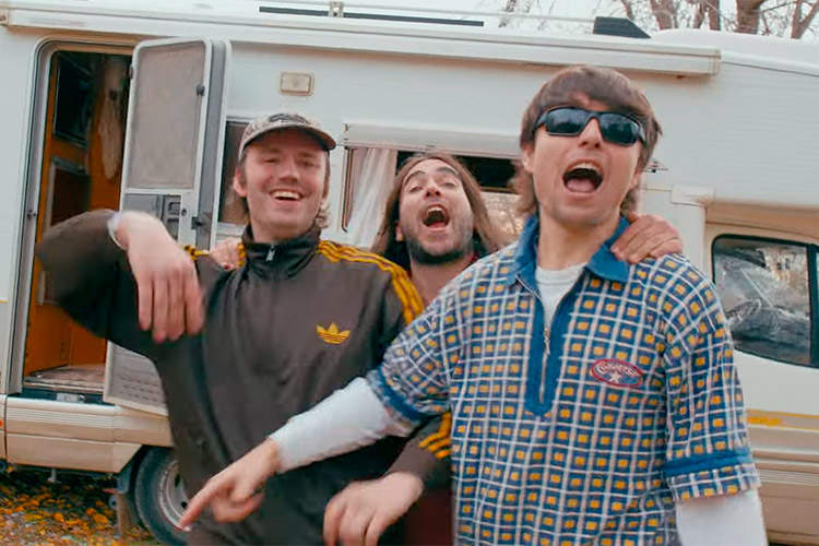 Estrenamos “la gira tardía”, el nuevo videoclip de Baloncesto