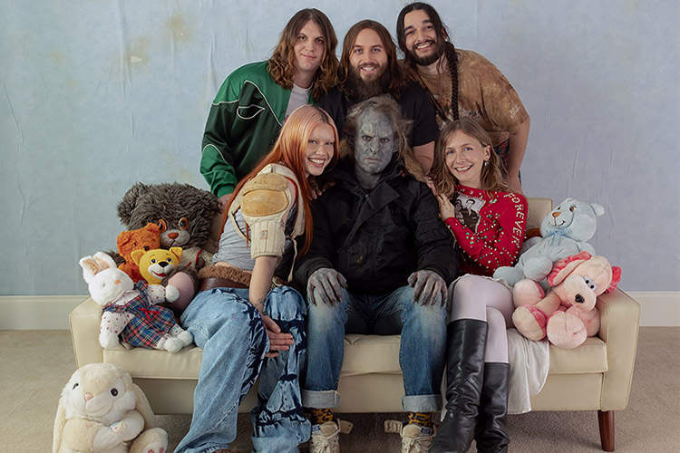 Wet Leg presentan el bailable remix de The Dare de “mangetout”