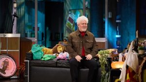 Almodóvar brings order to the chaos of La Revuelta with his anecdotes