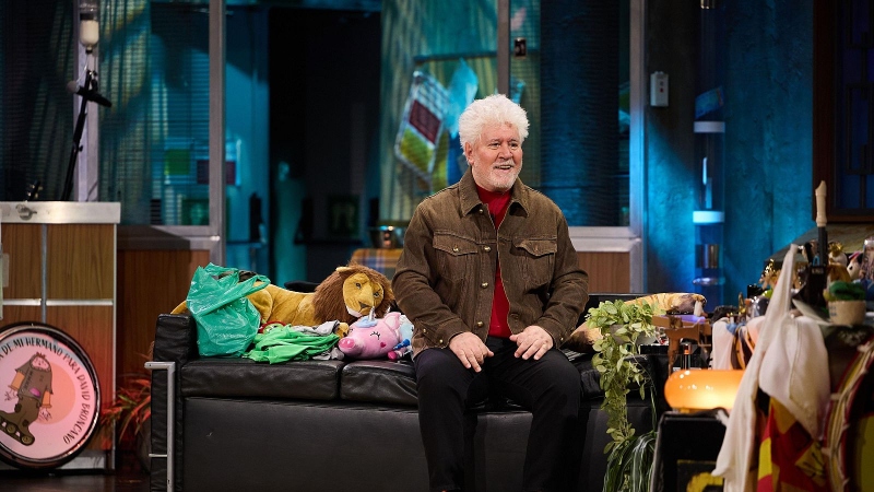 Almodóvar brings order to the chaos of La Revuelta with his anecdotes