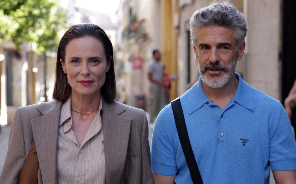 Almodóvar laughs at himself in the middle of a 'Bitter Christmas'