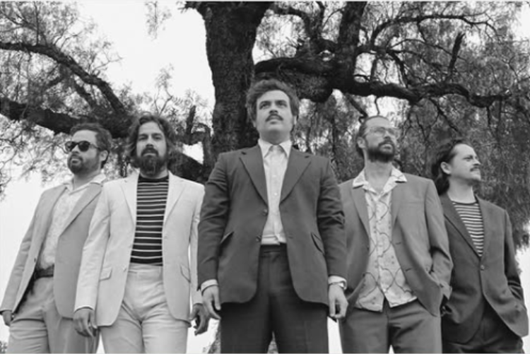 Enjambre publican “Daños luz” y anuncian gira por España