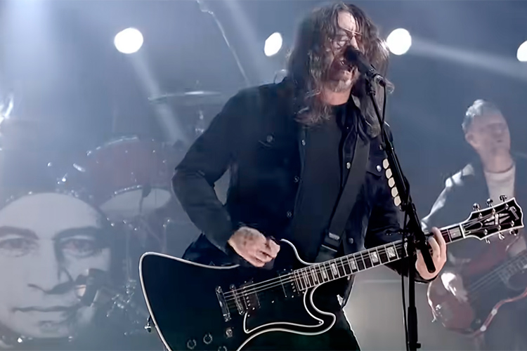 Foo Fighters estrenan “Caught In The Echo” y anuncian película-concierto