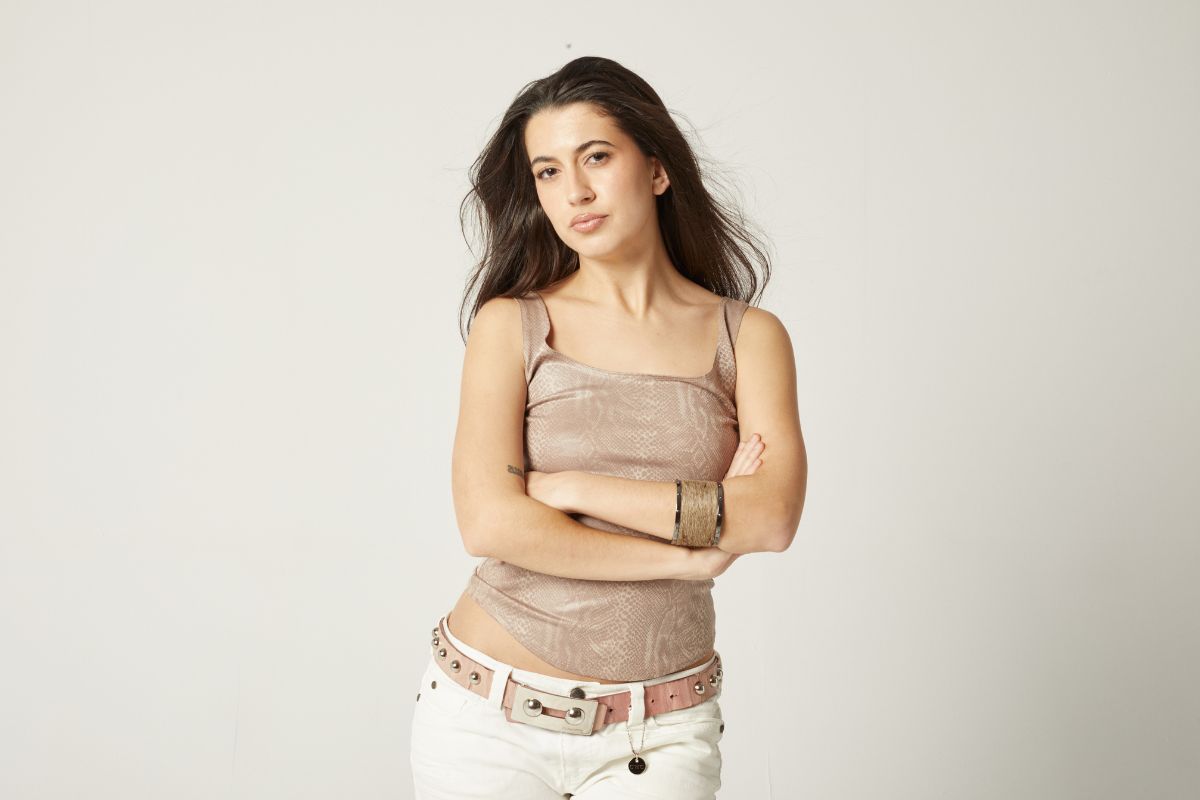 Gara Durán, between Musgraves and McVie, in 'My Crazy Cowboy'