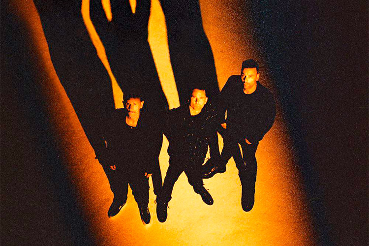 Muse anticipan “The WOW! Signal” con el single “Be With You”