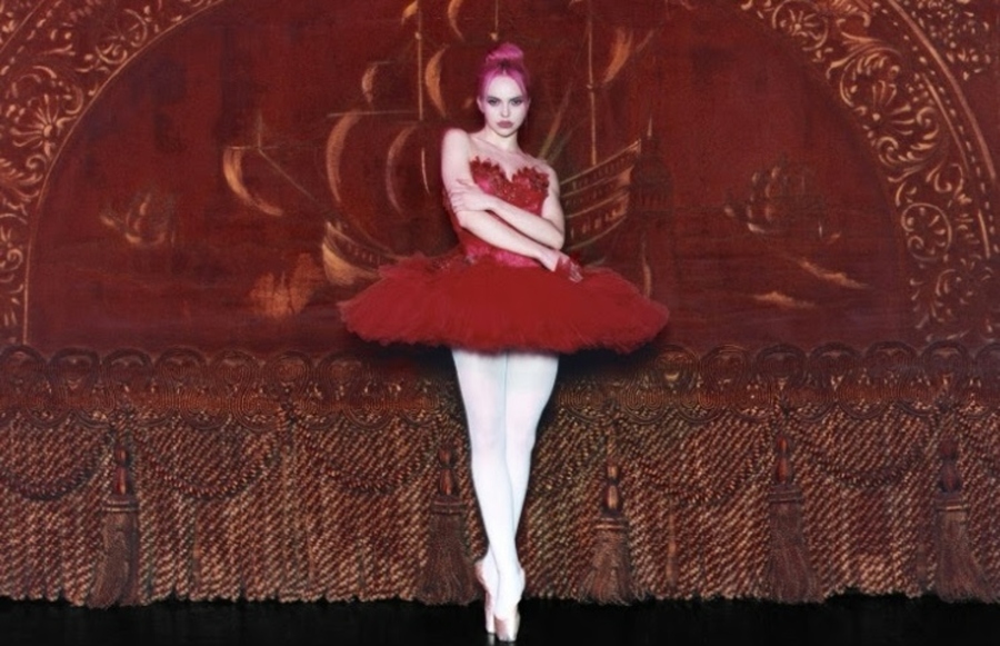 ADÉLA is a chic spy in the great house of 'KGB'