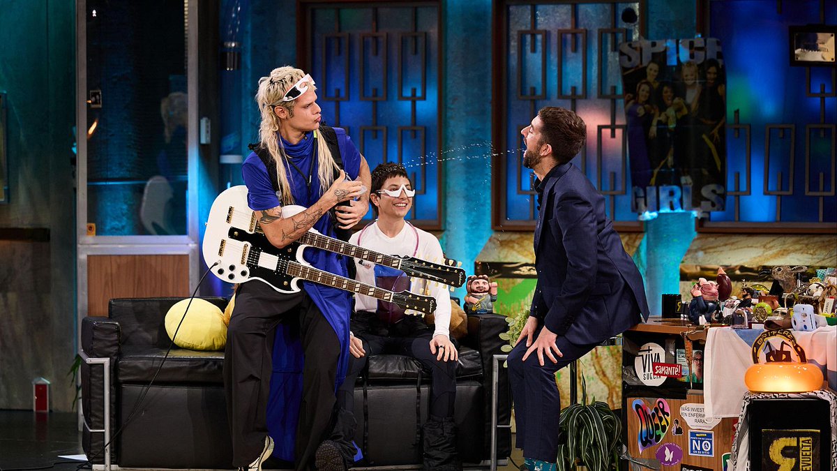 Ca7riel and Paco Amoroso in La Revuelta: humor out of sync