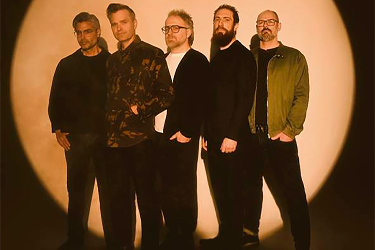 Death Cab For Cutie estrenan el nuevo adelanto “Punching The Flowers"