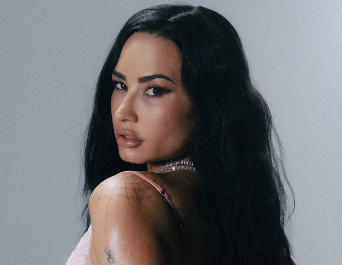 Demi Lovato relaunches her album with the explosive 'Low Rise Jeans'