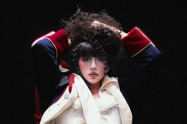 Káryyn and 'Collapse Phase': electronic pop of emotional breakdown