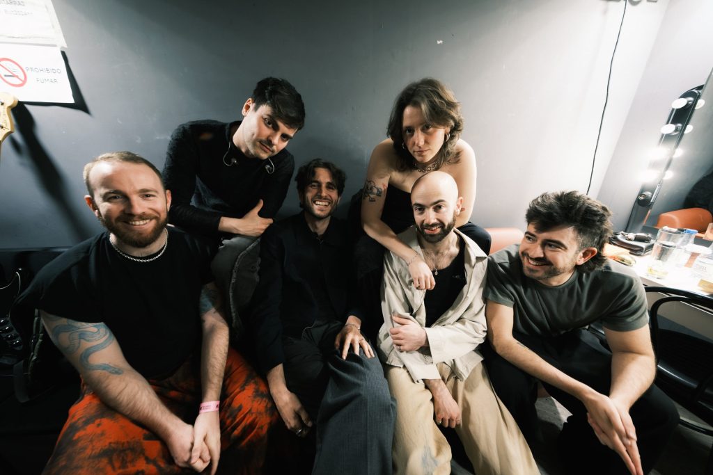 Vangoura y La Milagrosa se unen en su “Primera clase”