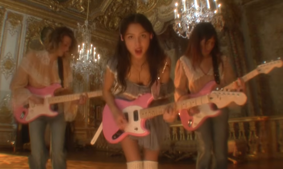 Versalles se convierte en un nuevo escenario para Olivia Rodrigo