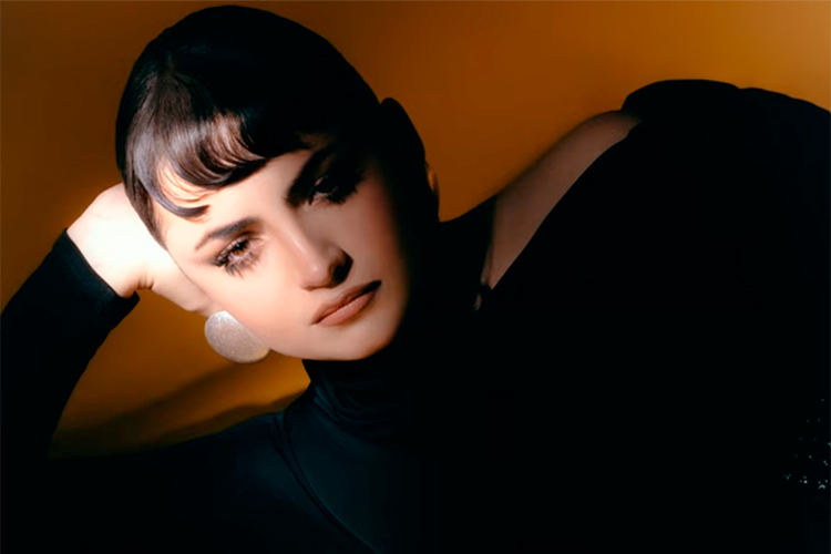 Alba Morena lanza nuevo single en castellano y en catalán