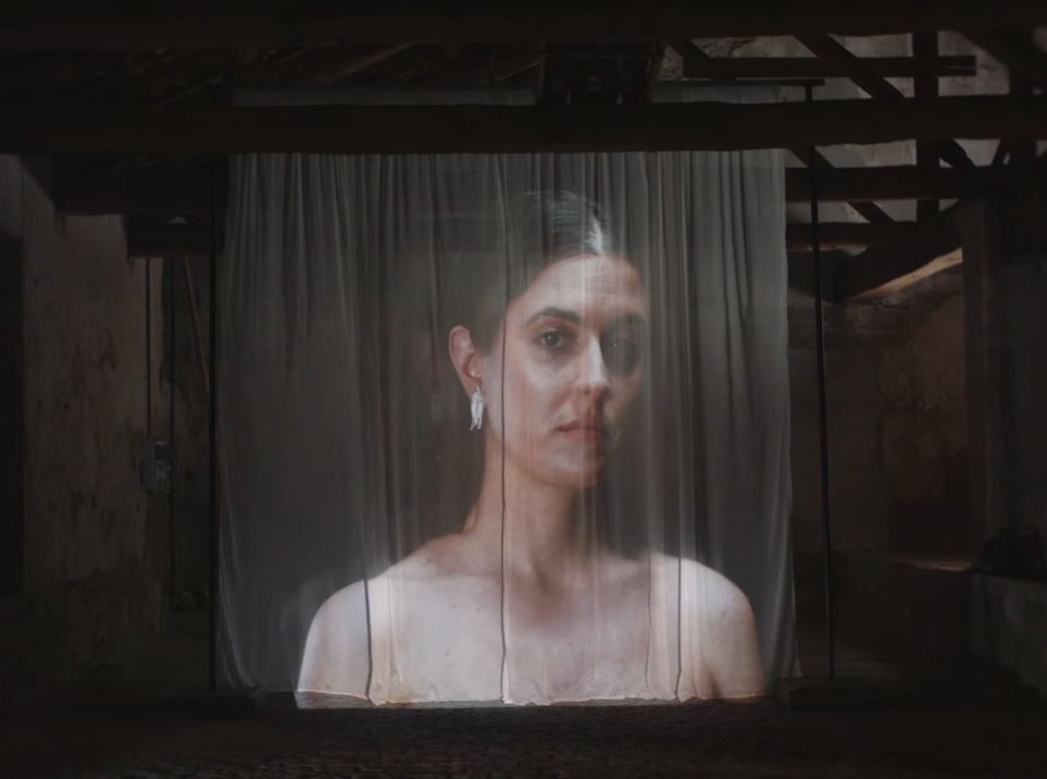Antía Muíño is the hypnotic and prodigious voice of Girando Por Salas