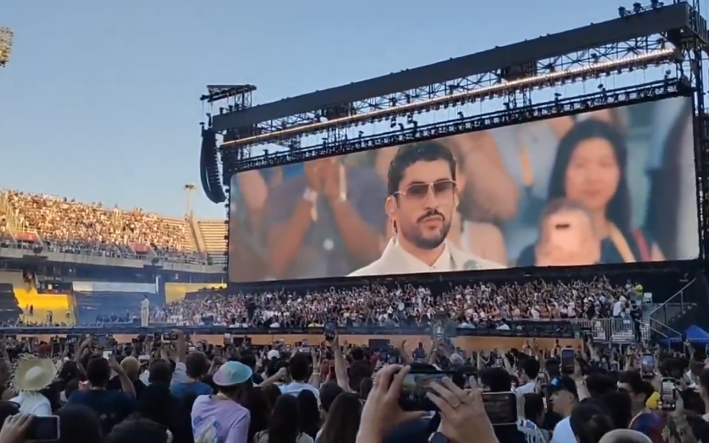 Bad Bunny begins tour in Barcelona and sings with Bad Gyal